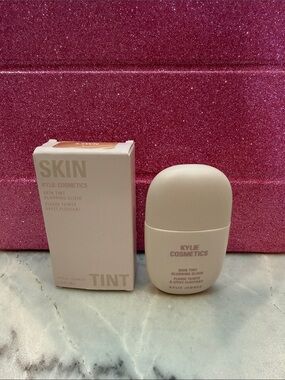 Kylie Cosmetics Skin Tint Blurring Elixir - 4.5WN